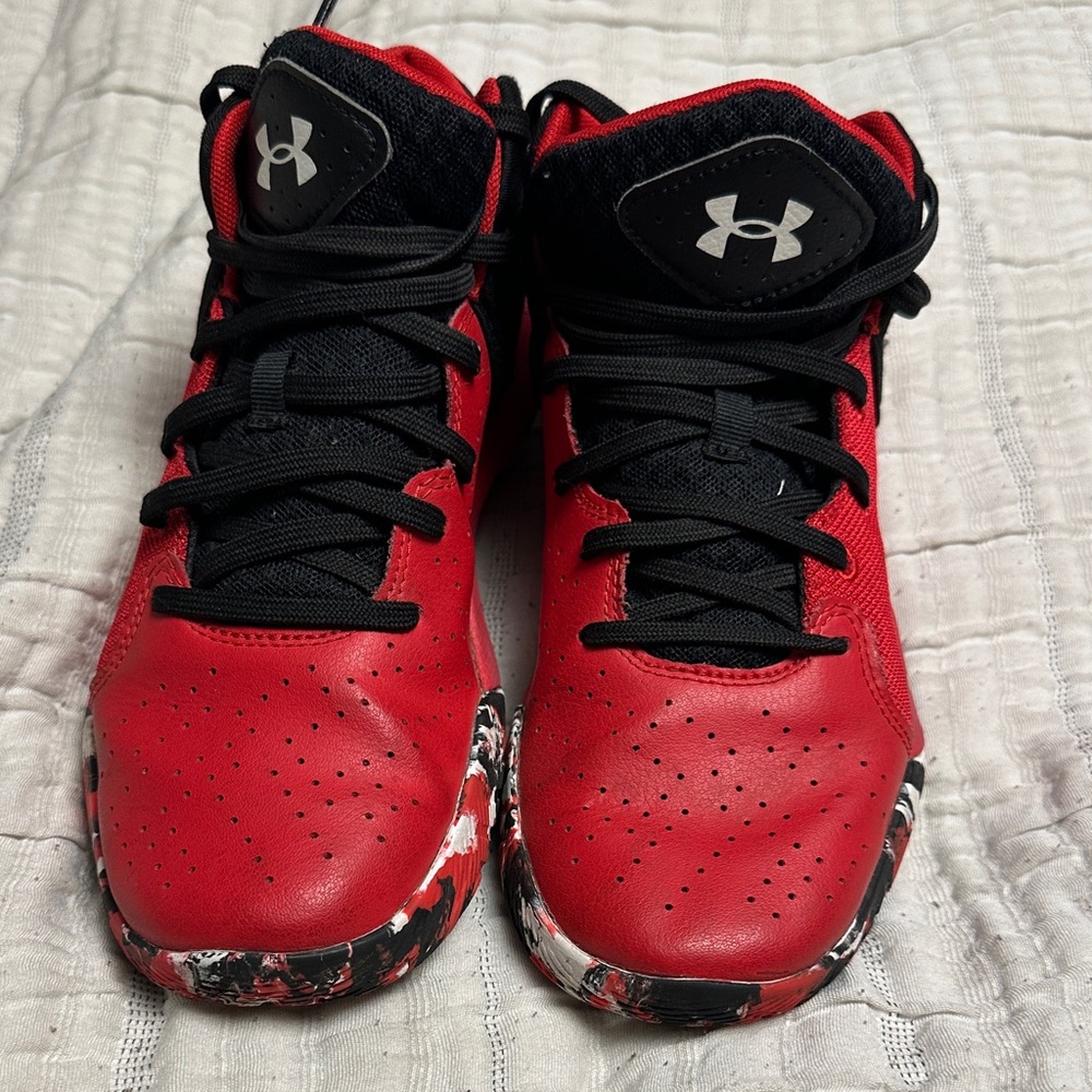 Under Armour Youth Boys Basketball Sneakers